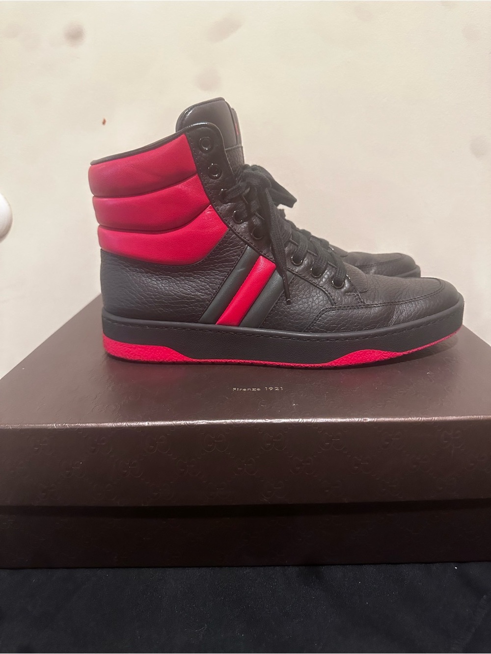 High-Top Gucci men’s Leather Sneakers in Black & Red